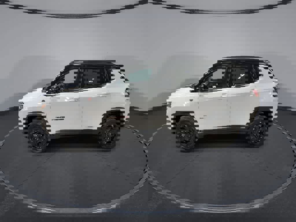 Used 2024 Jeep Compass Trailhawk image 5