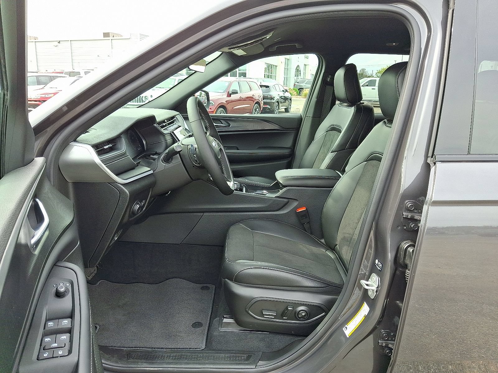 New 2025 Jeep Grand Cherokee Altitude AWD/4WD image 7
