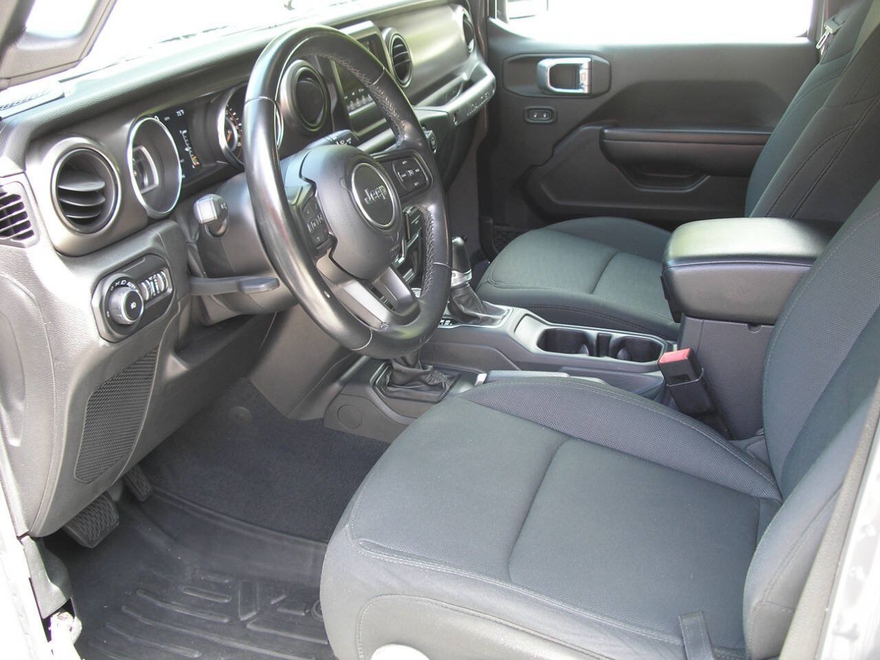 Used 2021 Jeep Wrangler Unlimited Sport AWD/4WD image 3
