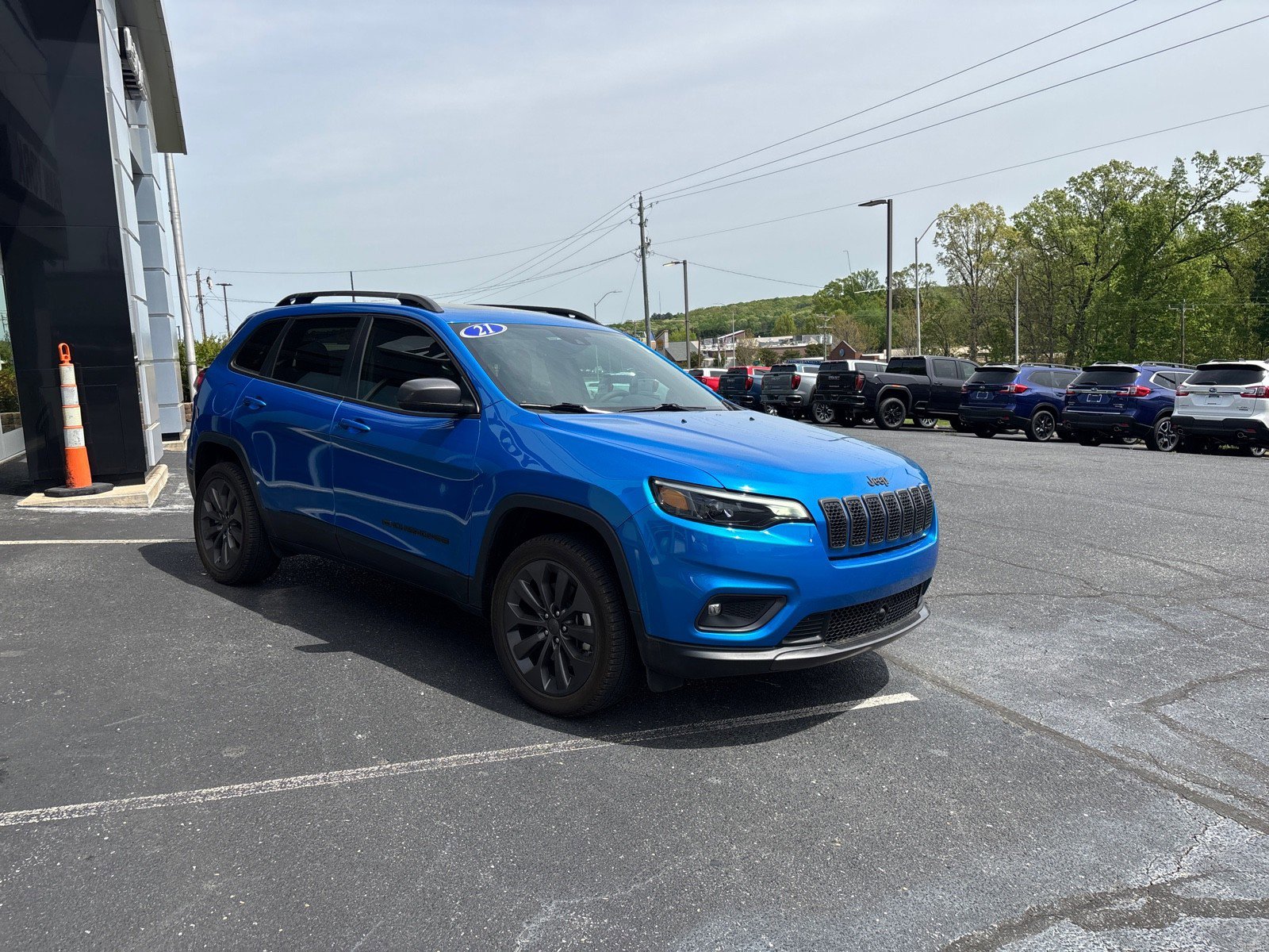 Used 2021 Jeep Cherokee Latitude Lux 80th Anniv w/ Quick Order Package 26U 80TH FWD image 4