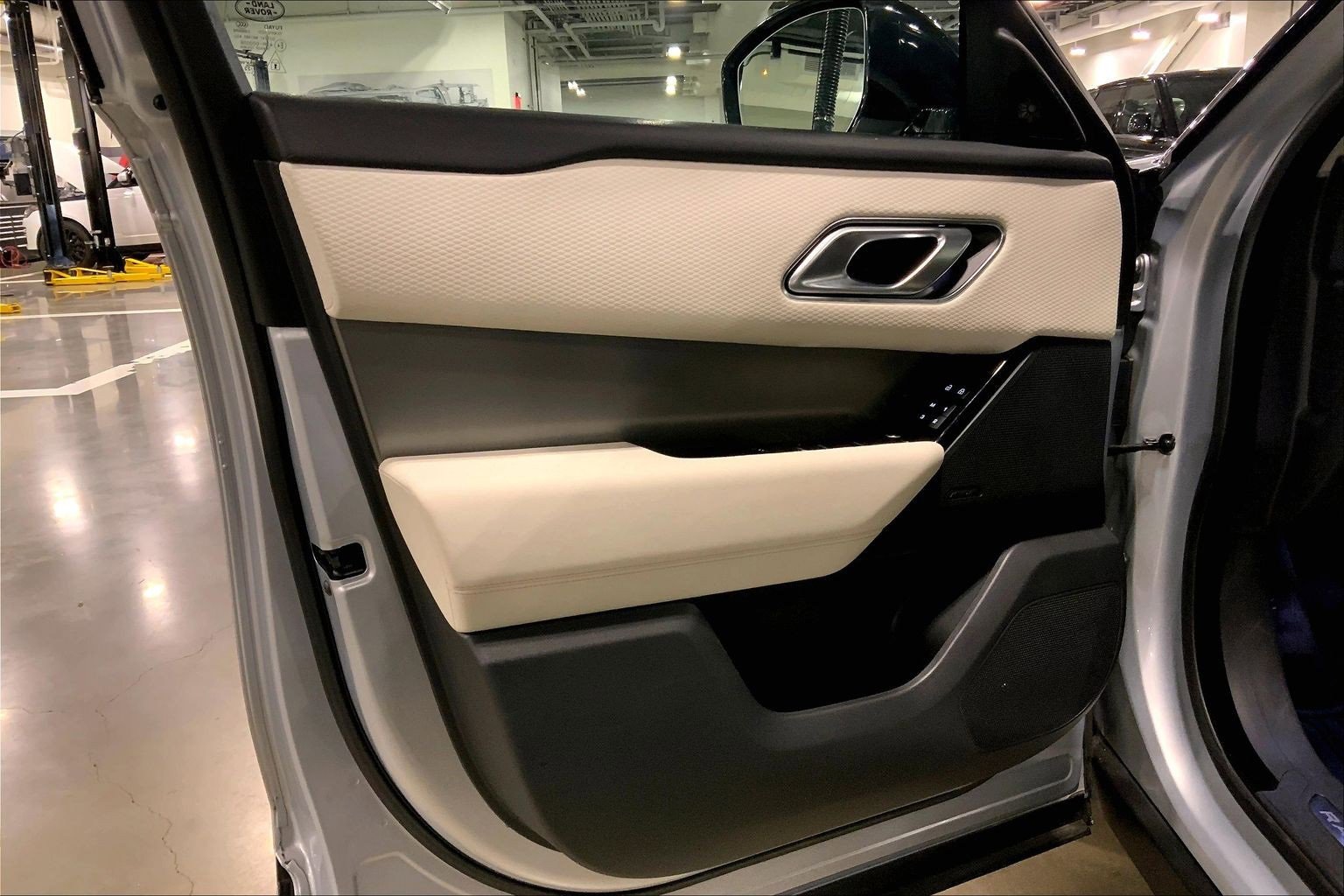 Used 2023 Land Rover Range Rover Velar S image 21