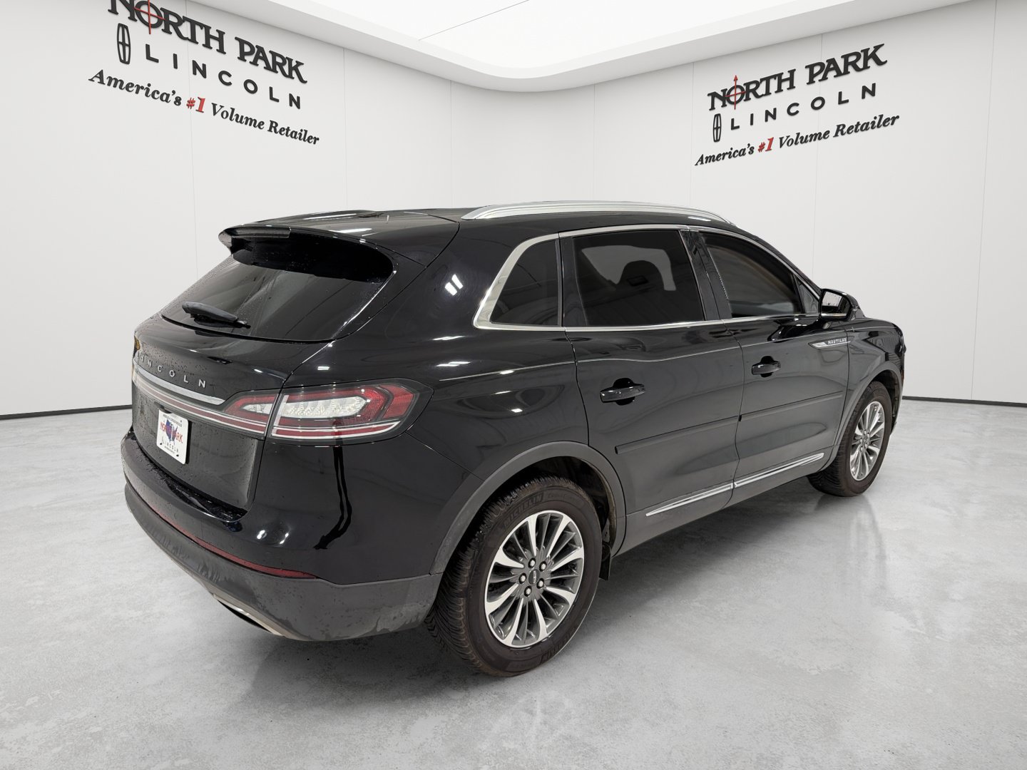 Used 2021 Lincoln Nautilus FWD w/ Equipment Group 101A image 5