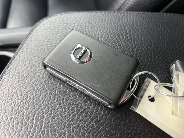 Used 2016 Volvo XC90 T6 Momentum w/ Protection Package Plus image 17