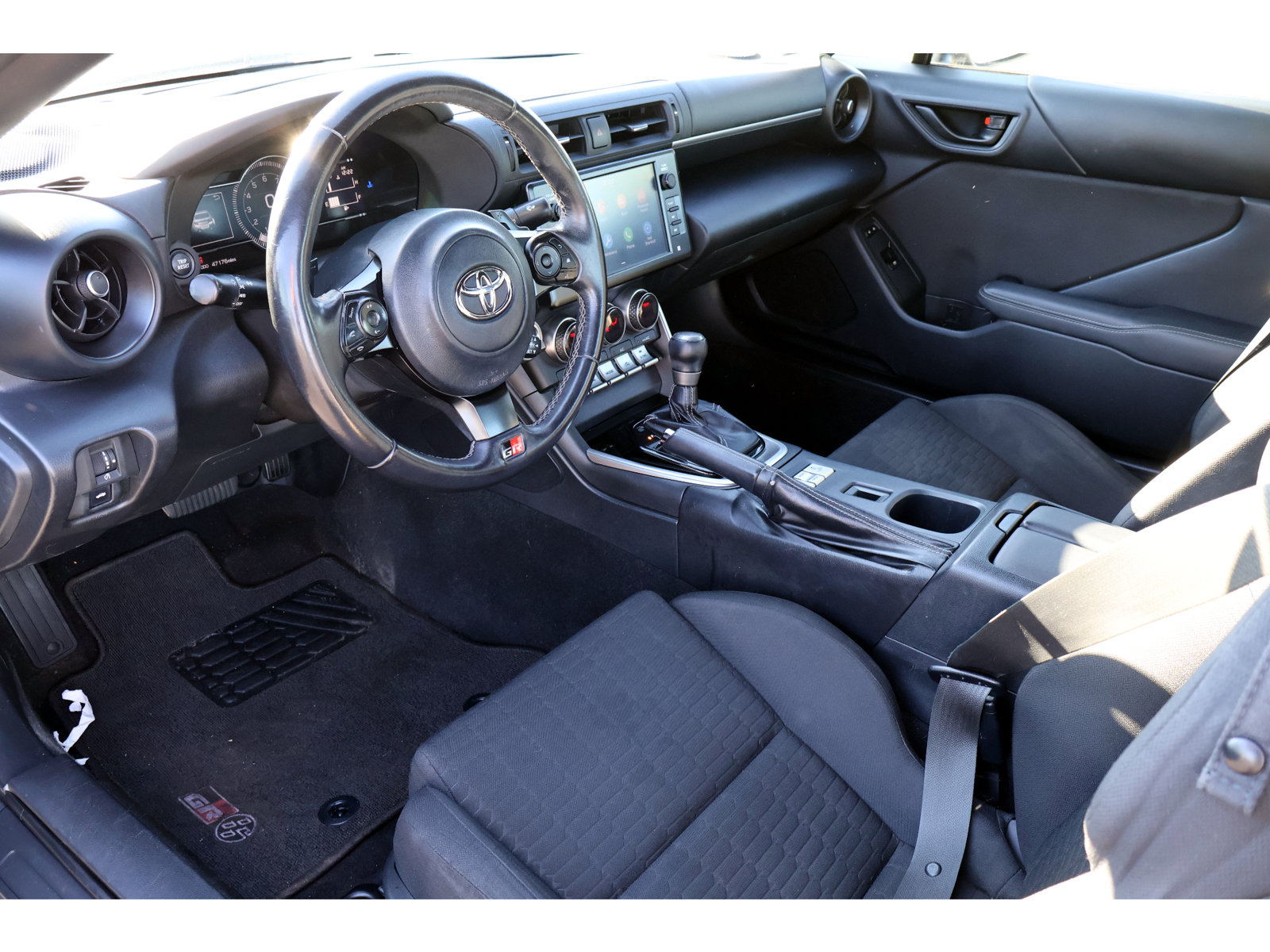 Used 2022 Toyota GR86 RWD image 3