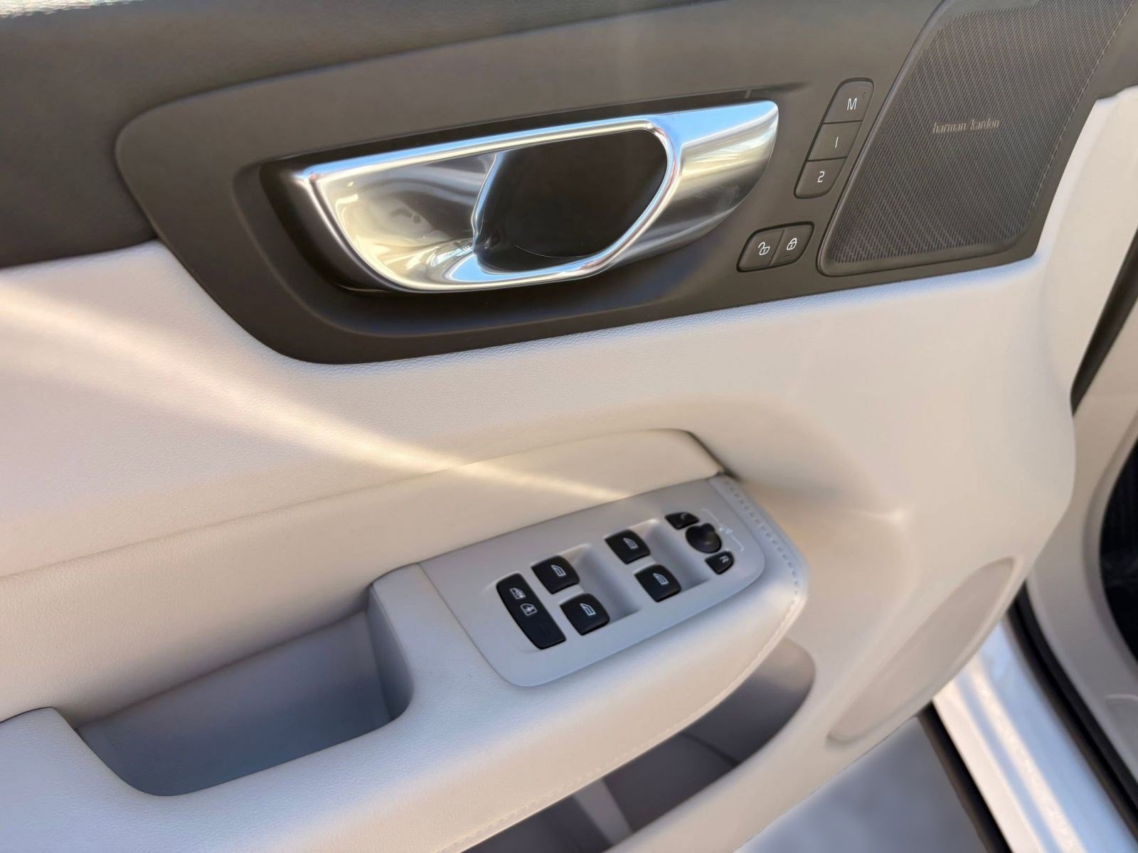 New 2026 Volvo XC60 B5 Ultra w/ Climate Package image 12