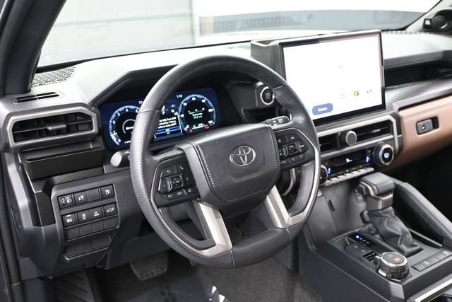 Used 2025 Toyota 4Runner Limited AWD/4WD image 19