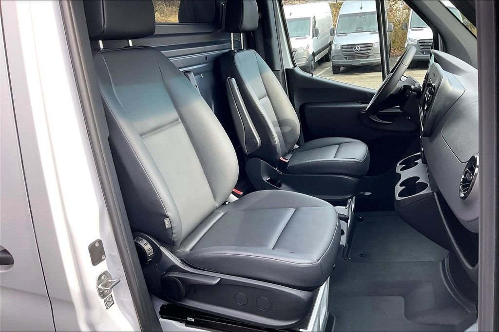 Used 2025 Mercedes-Benz Sprinter 2500 image 6