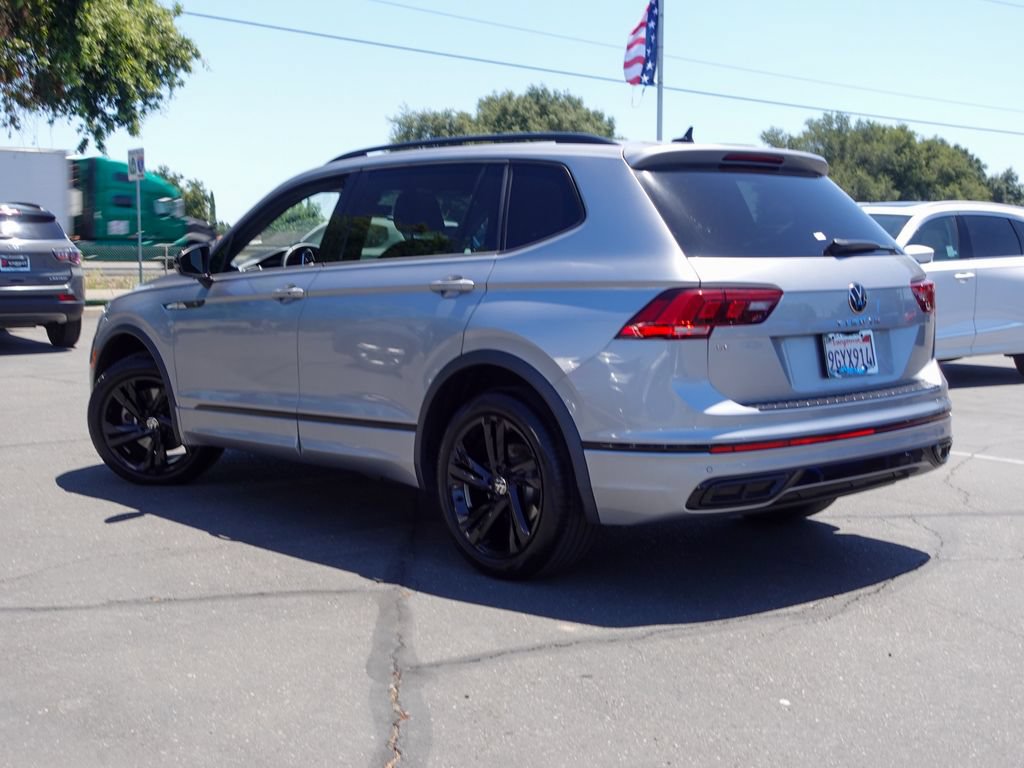 Used 2023 Volkswagen Tiguan SE R-Line FWD image 9