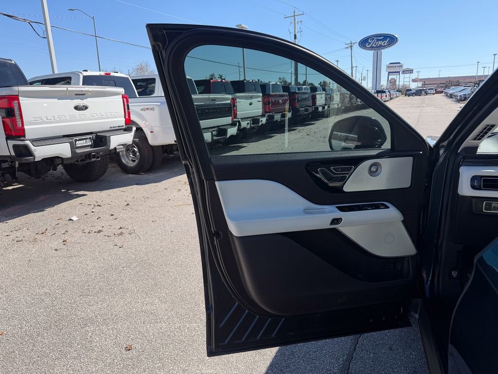 Certified 2023 Lincoln Aviator Black Label image 12