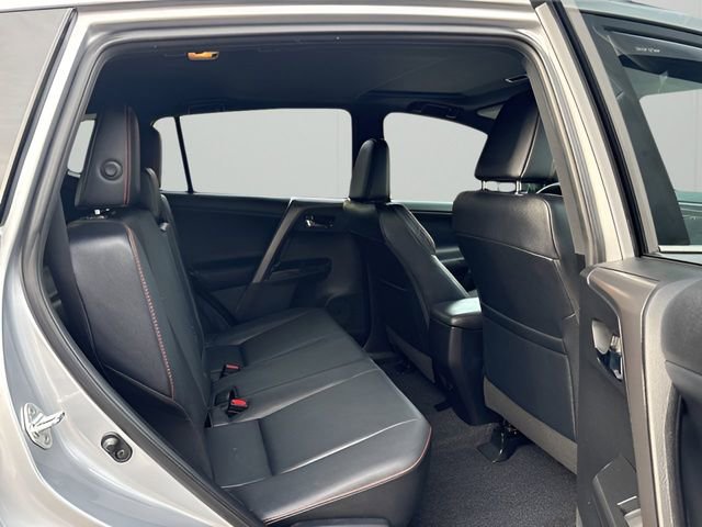 Used 2016 Toyota RAV4 SE image 15