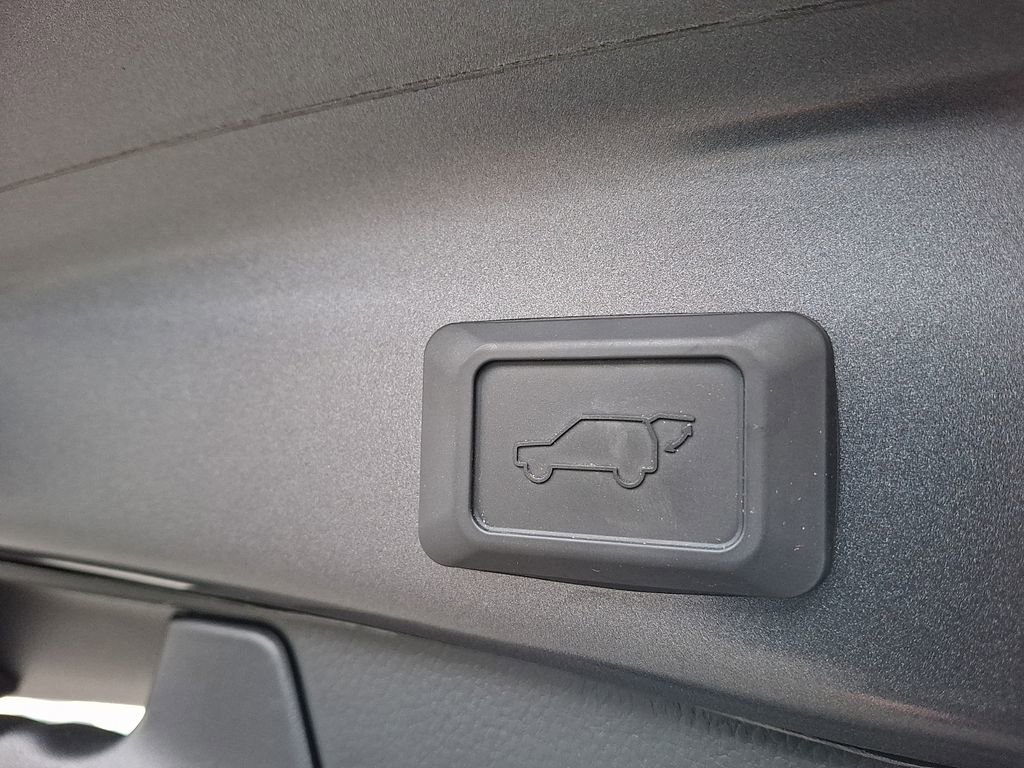 Used 2023 Toyota RAV4 XLE image 28