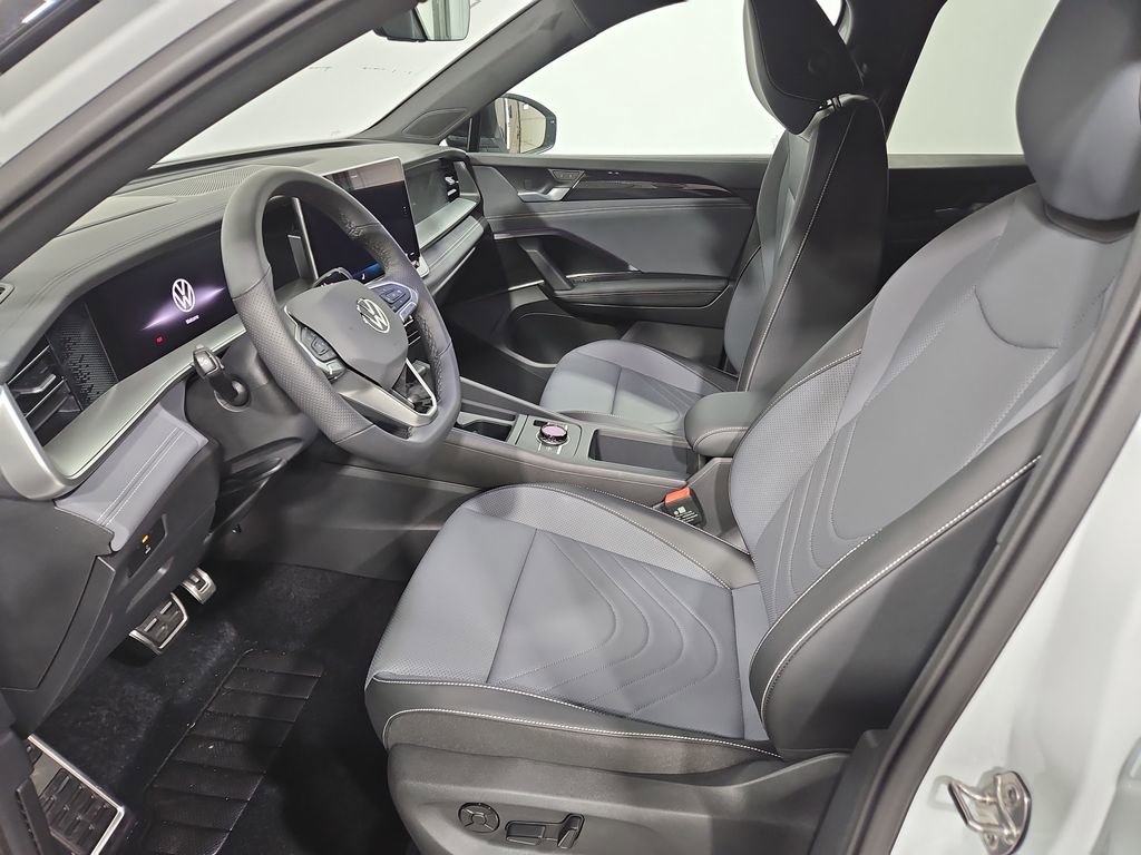 New 2026 Volkswagen Tiguan SE R-Line image 9