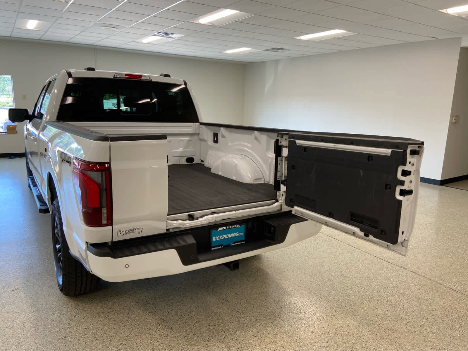 Used 2024 Ford F150 Lariat w/ Bed Utility Package image 11