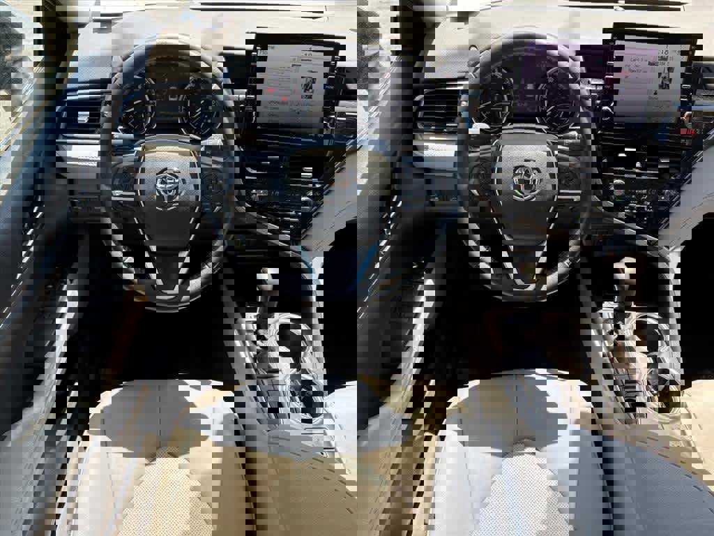 Used 2021 Toyota Camry XLE FWD image 4