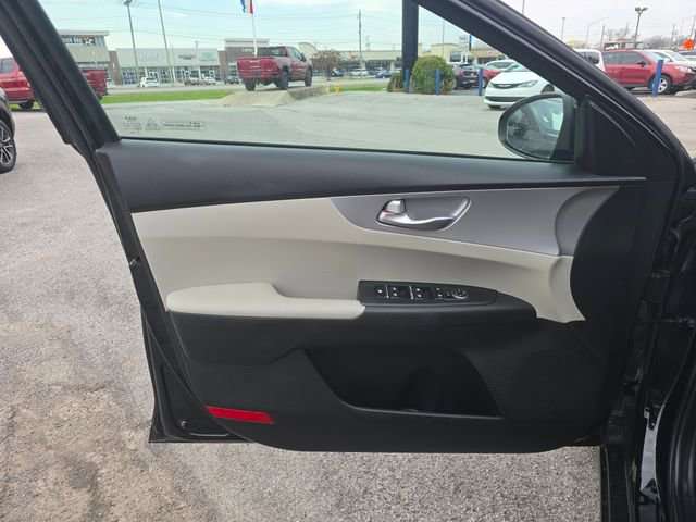 Used 2023 Kia Forte LXS w/ LXS Technology Package image 11