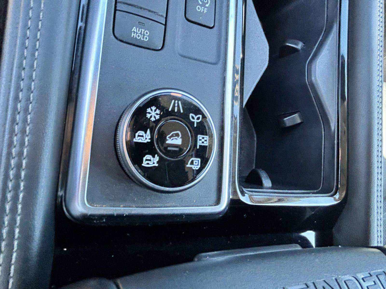 Used 2023 Nissan Pathfinder Platinum AWD/4WD image 18