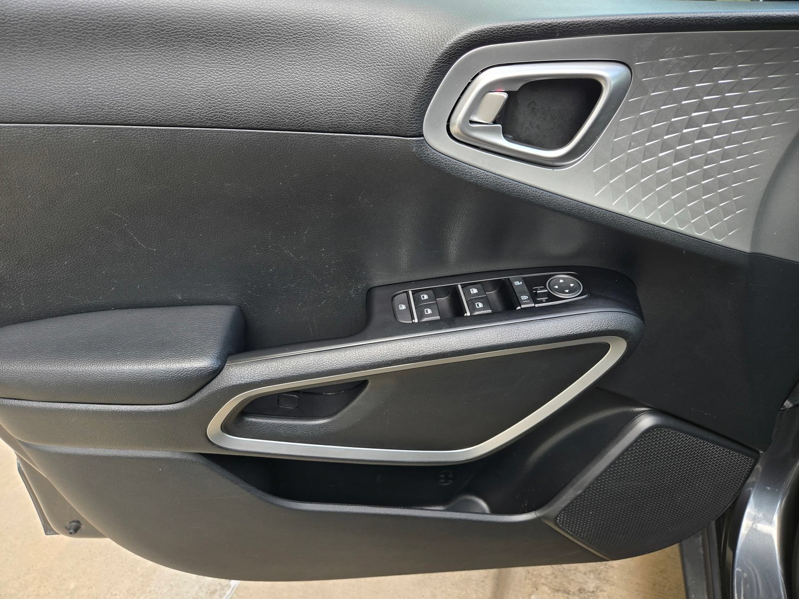 Used 2023 Kia Soul LX w/ Option Group 015 FWD image 27