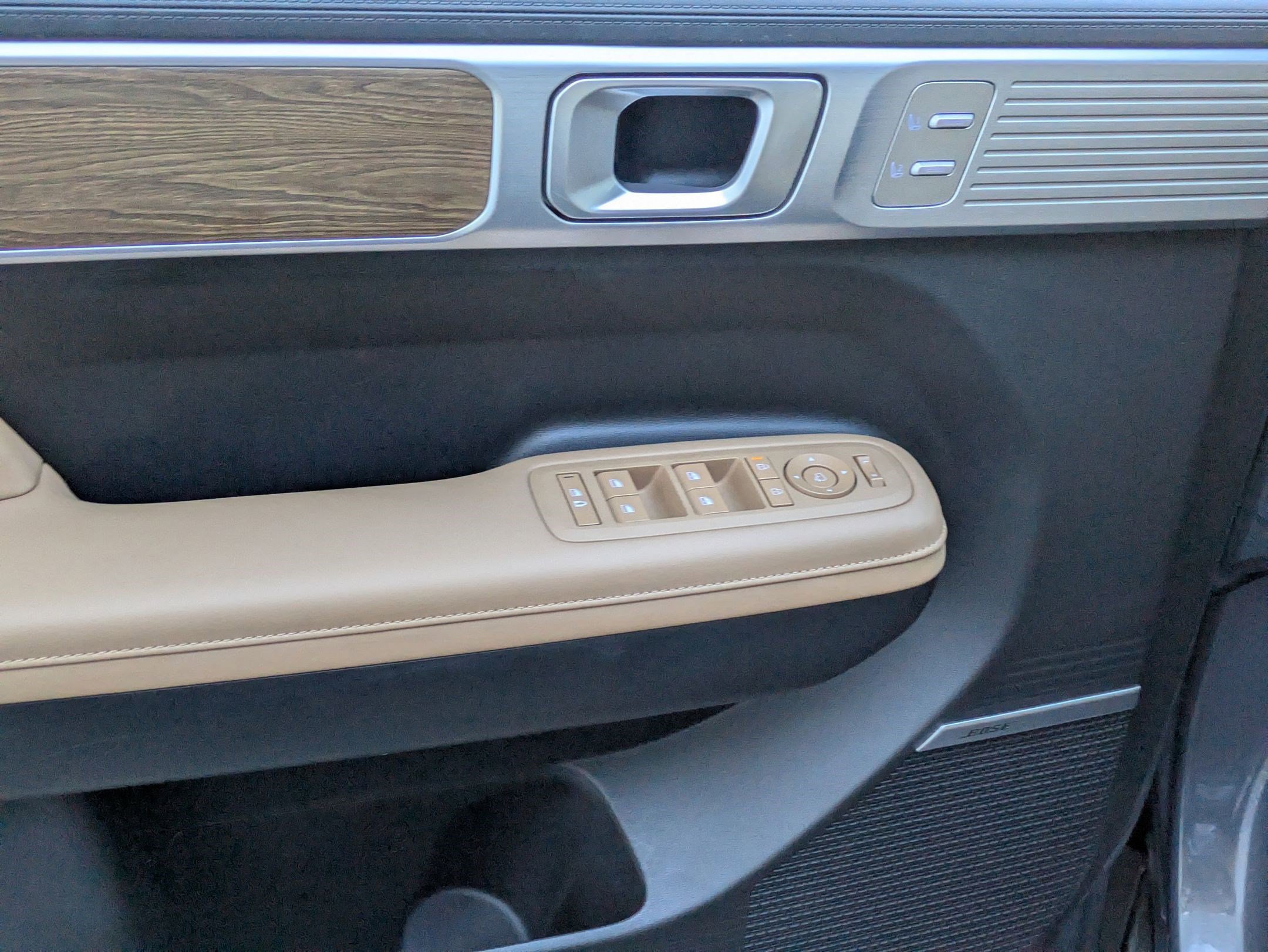 Used 2024 Hyundai Santa Fe Limited image 14