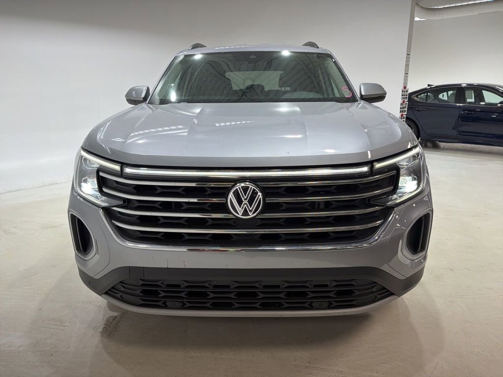 Used 2024 Volkswagen Atlas SE image 2
