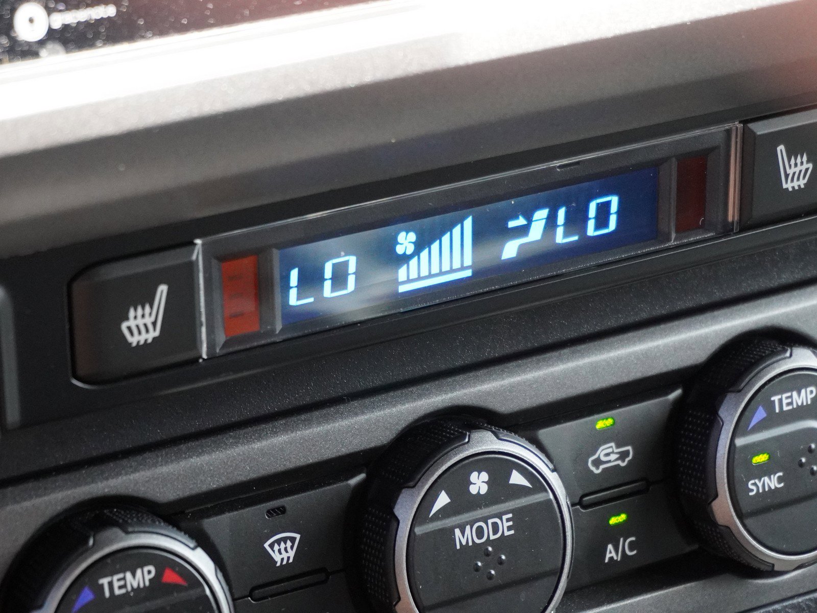 Used 2022 Toyota Tacoma TRD Off-Road w/ TRD Premium Off Road Package AWD/4WD image 48