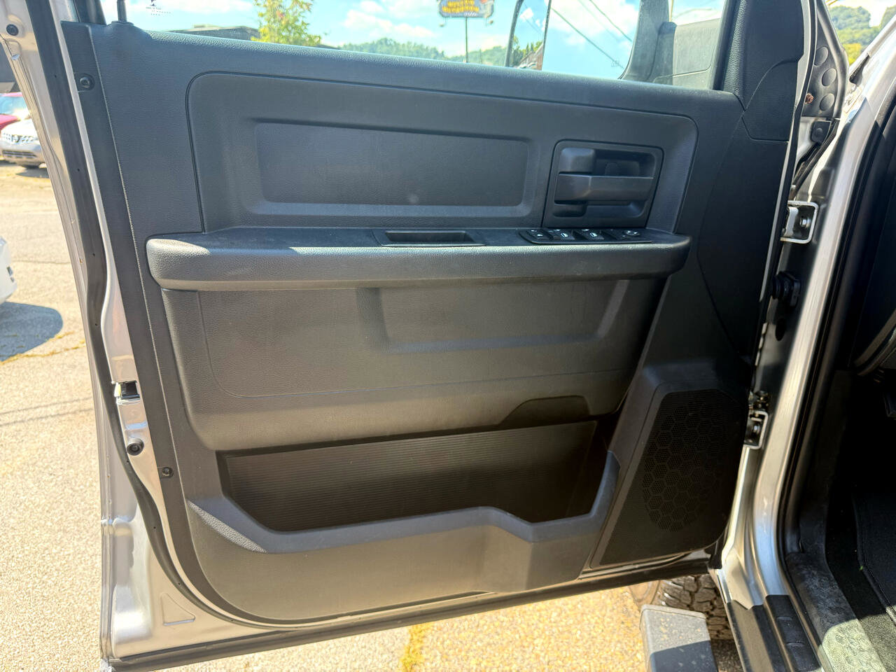 Used 2015 RAM 3500 Tradesman w/ Chrome Appearance Group image 18