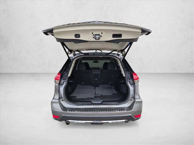 Used 2017 Nissan Rogue SV w/ SV Premium Package FWD image 6