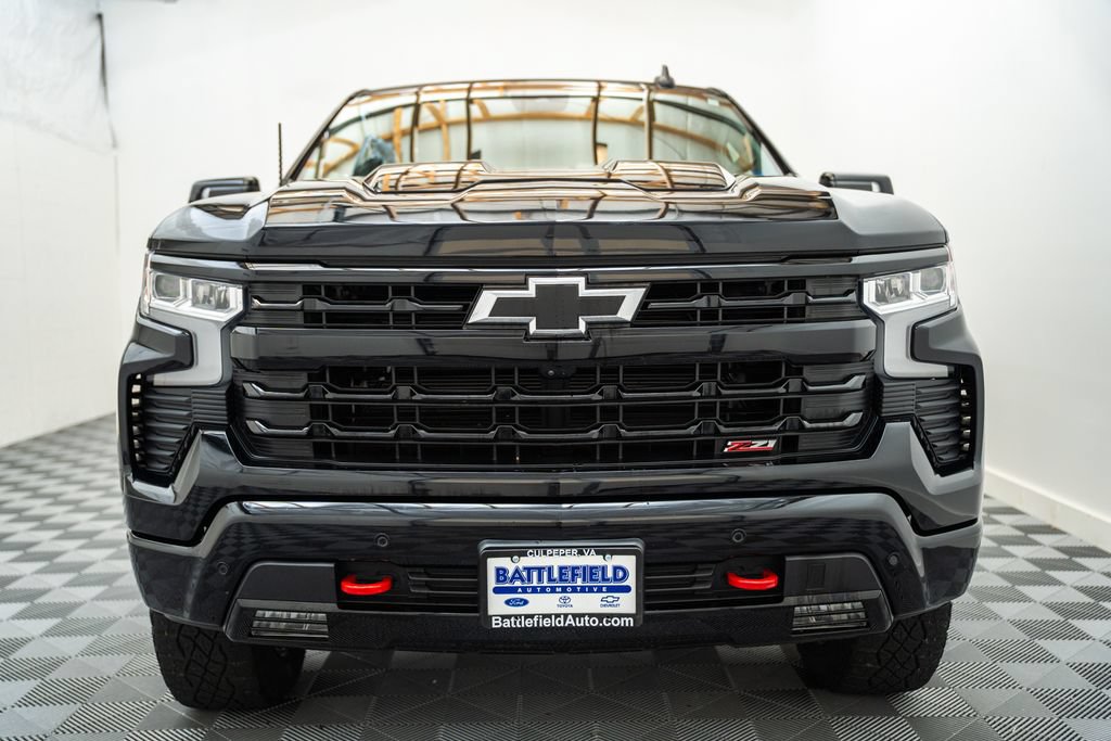 Used 2024 Chevrolet Silverado 1500 LT Trail Boss w/ LT Trail Boss Premium Package AWD/4WD image 2
