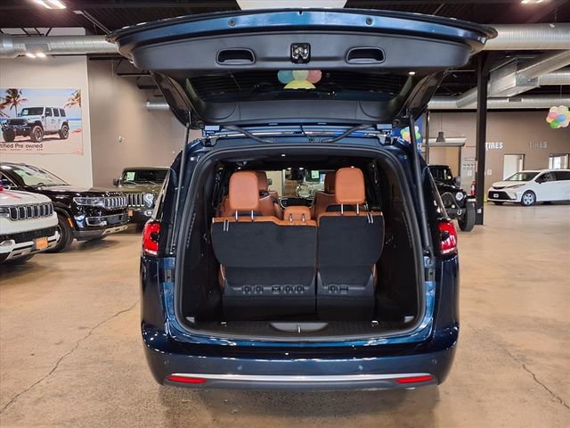 Used 2024 Chrysler Pacifica Pinnacle image 11