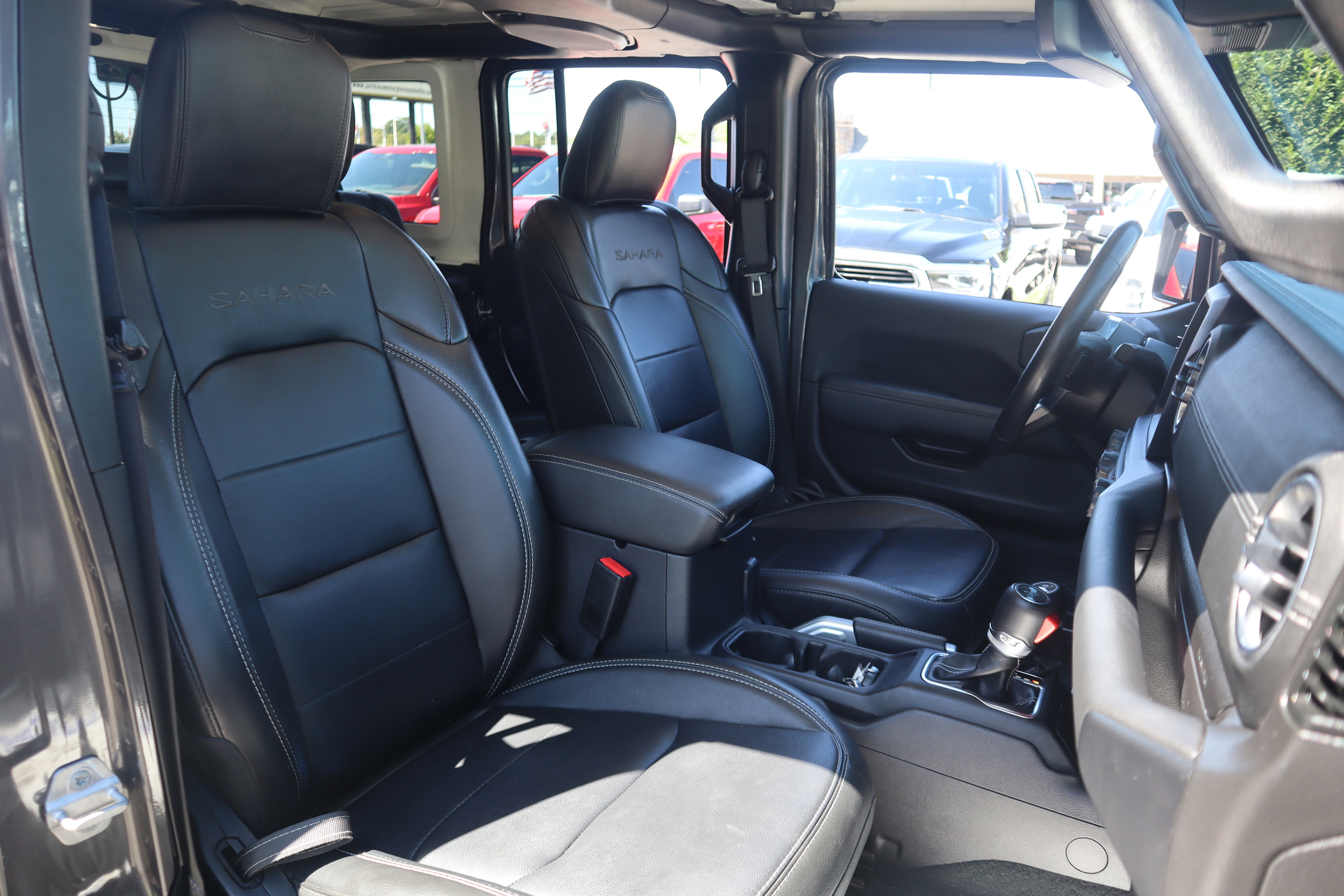 Used 2022 Jeep Wrangler Unlimited Sahara w/ Cold Weather Group image 32