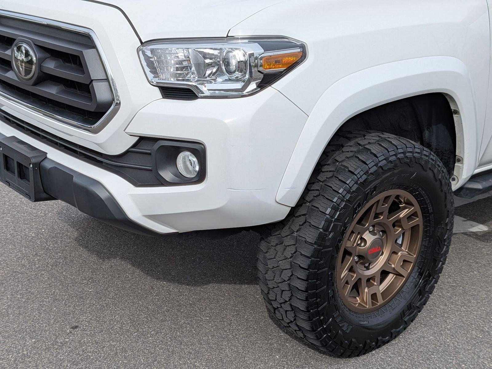 Used 2022 Toyota Tacoma SR5 w/ SR5 Appearance Package (SM) image 9