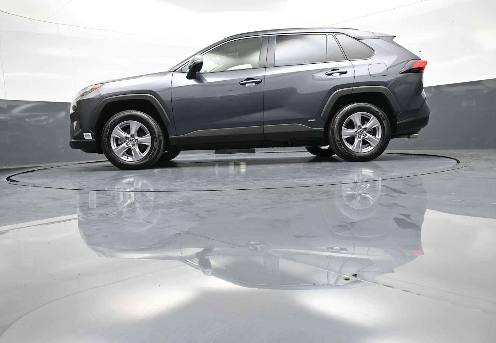 Used 2025 Toyota RAV4 XLE w/ Convenience Package AWD/4WD image 34