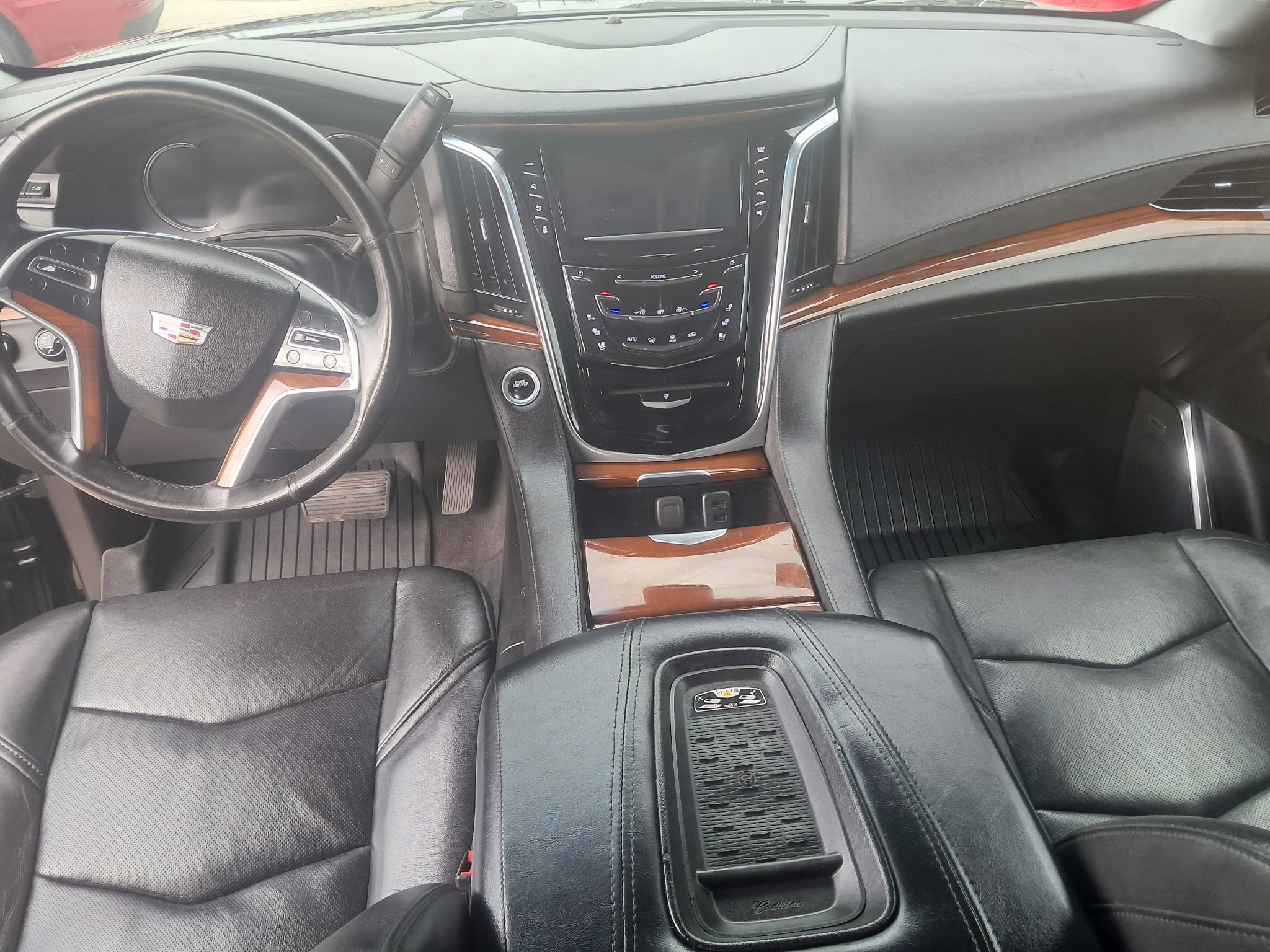 Used 2017 Cadillac Escalade ESV Premium Luxury w/ LPO, Radiant Package AWD/4WD image 6