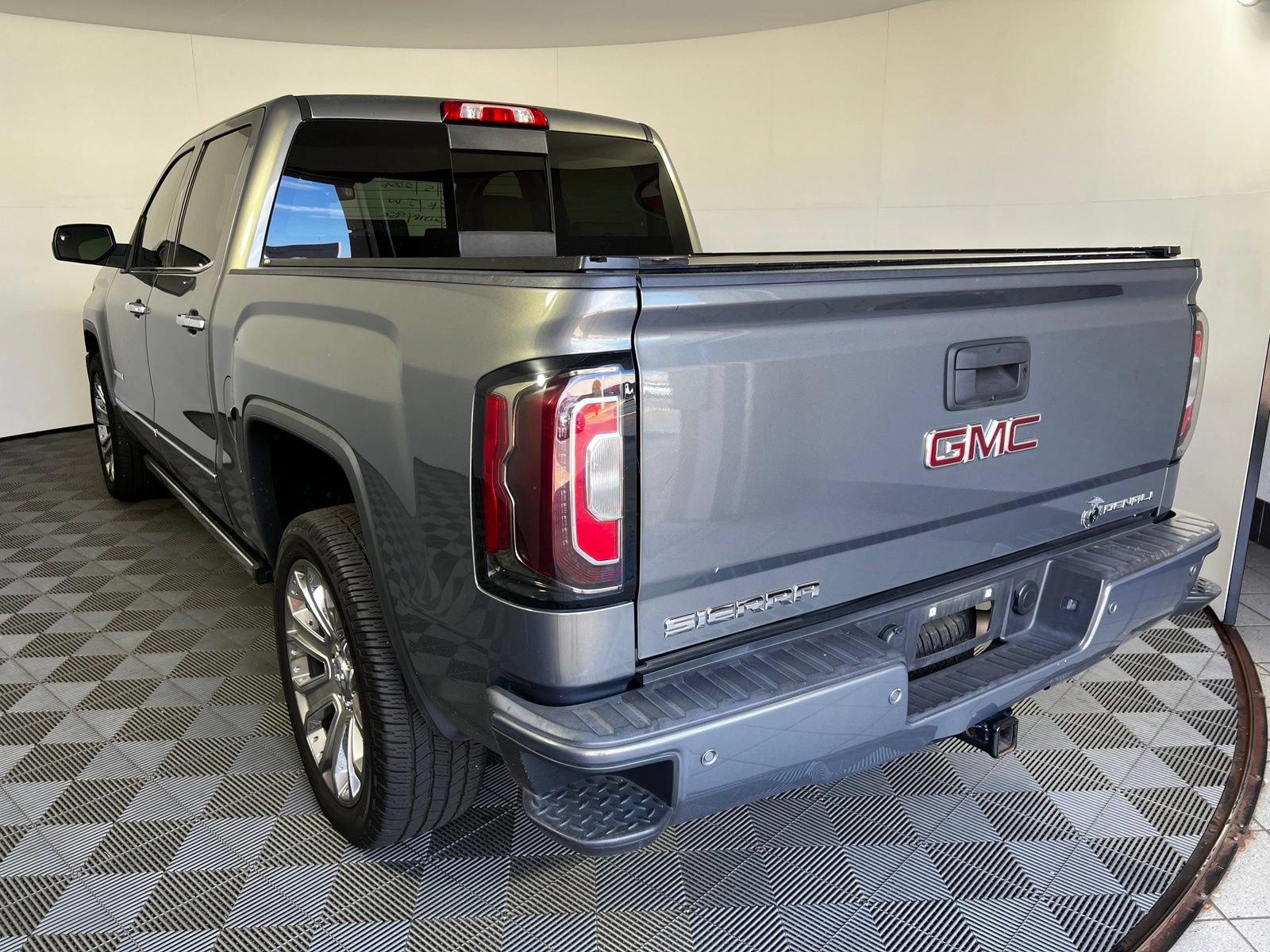 Used 2018 GMC Sierra 1500 Denali w/ Denali Ultimate Package AWD/4WD image 7