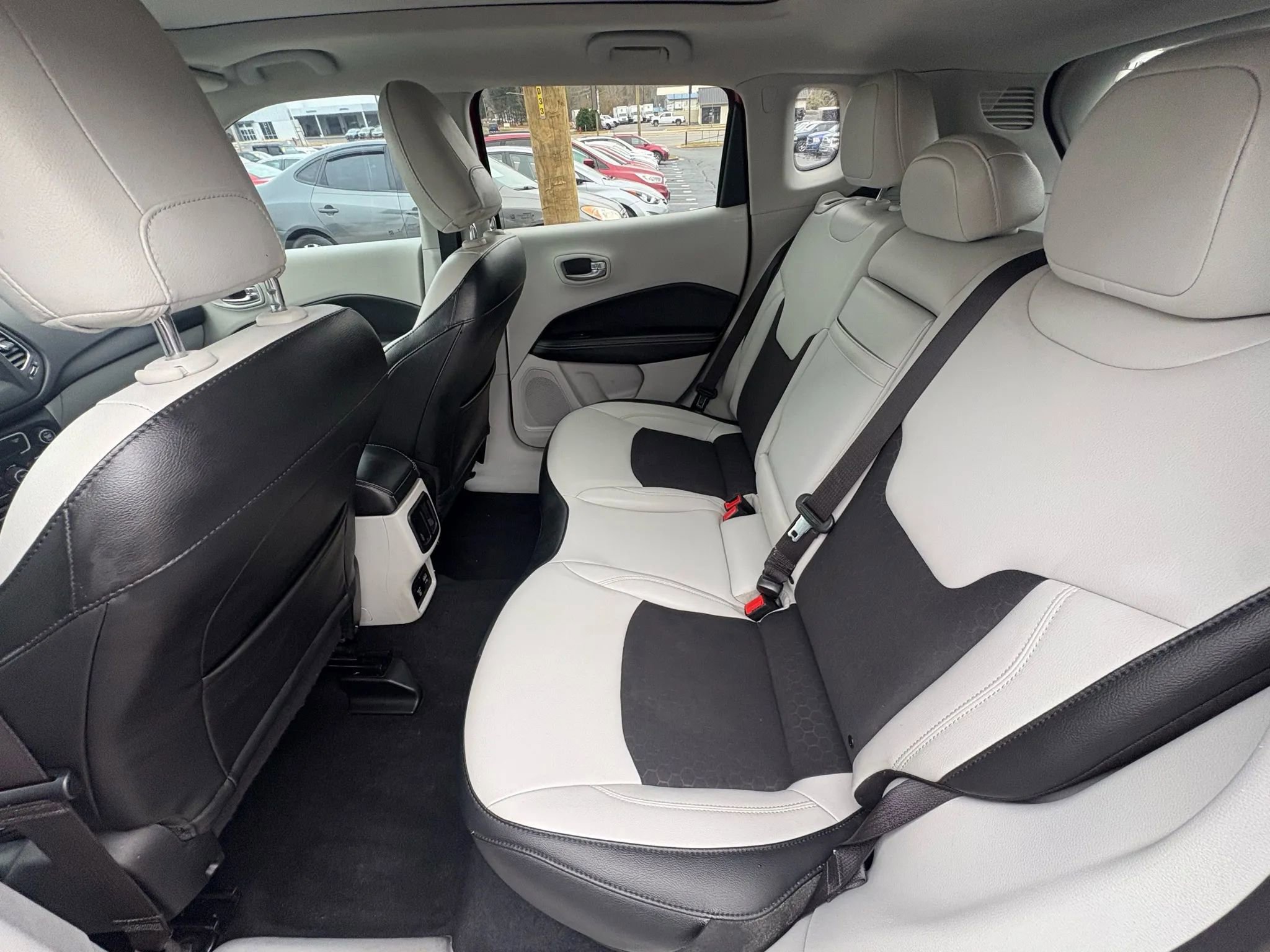 Used 2019 Jeep Compass Latitude image 11