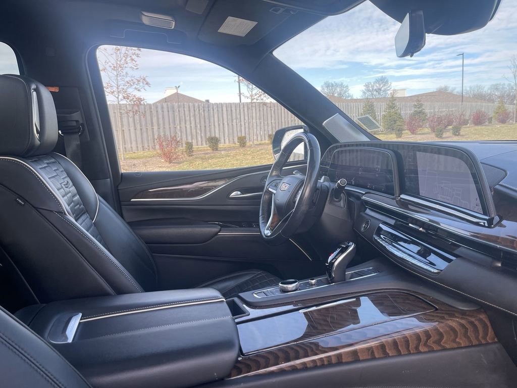 Used 2023 Cadillac Escalade ESV Sport Platinum w/ LPO, ONYX Package image 42