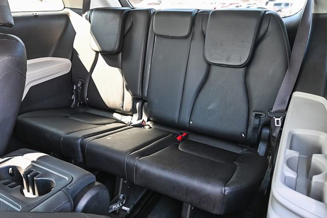 Used 2023 Kia Carnival EX image 20