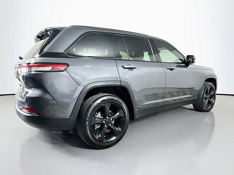 Used 2023 Jeep Grand Cherokee Limited w/ Luxury Tech Group II AWD/4WD image 7