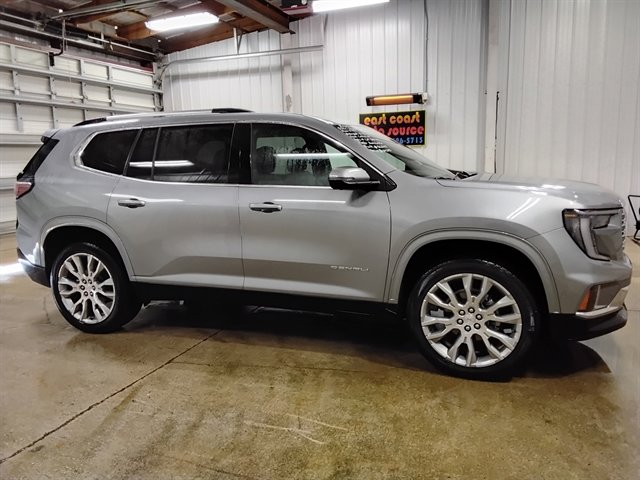Used 2025 GMC Acadia Denali w/ Super Cruise Package image 2