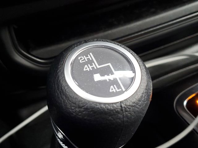 Used 2025 Jeep Wrangler Sahara AWD/4WD image 19