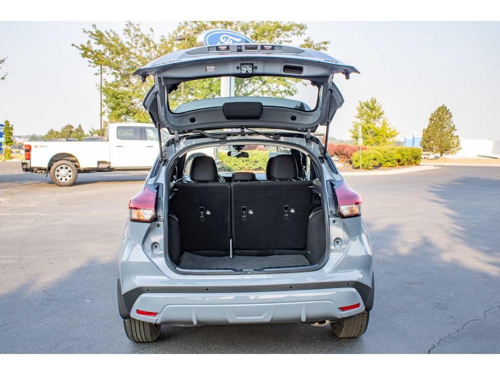 Used 2024 Nissan Kicks SR FWD image 11