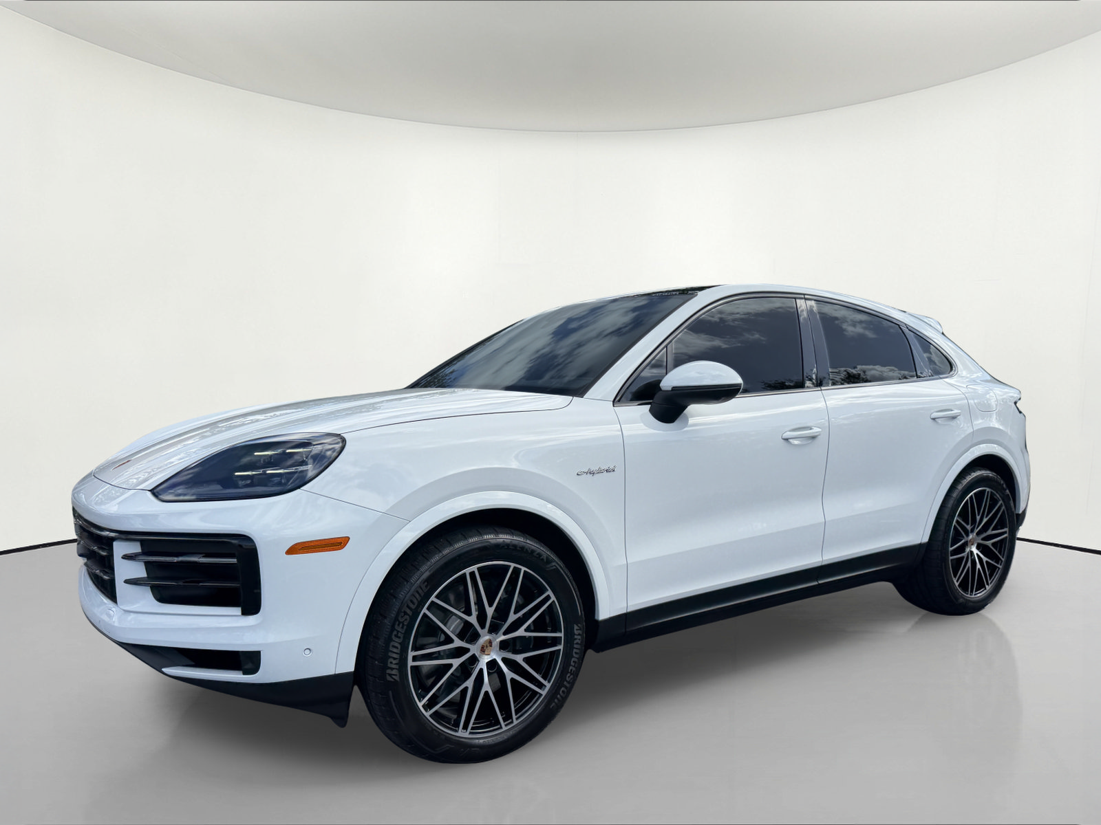 Certified 2025 Porsche Cayenne E-Hybrid Coupe AWD/4WD image 3