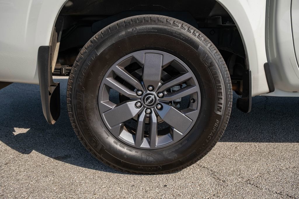 Used 2025 Nissan Frontier SV w/ SV Convenience Package image 9