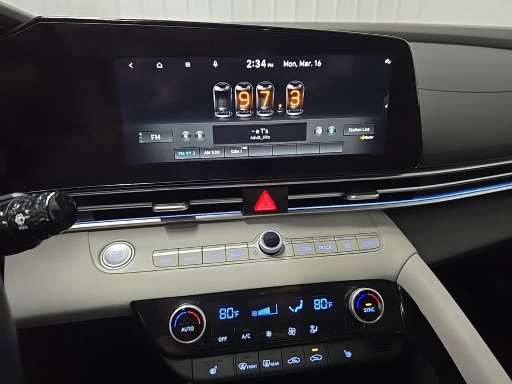 Used 2023 Hyundai Elantra Limited FWD image 21