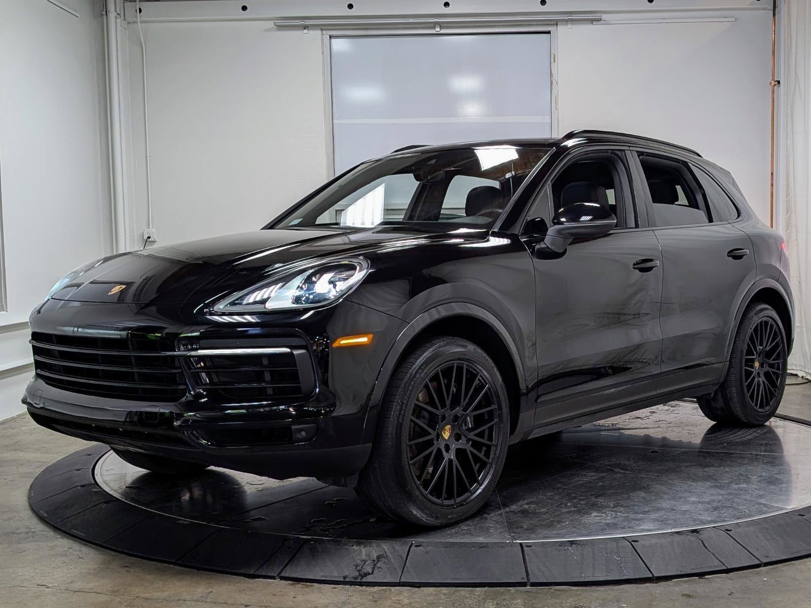 Used 2022 Porsche Cayenne Platinum Edition w/ Premium Package image 4