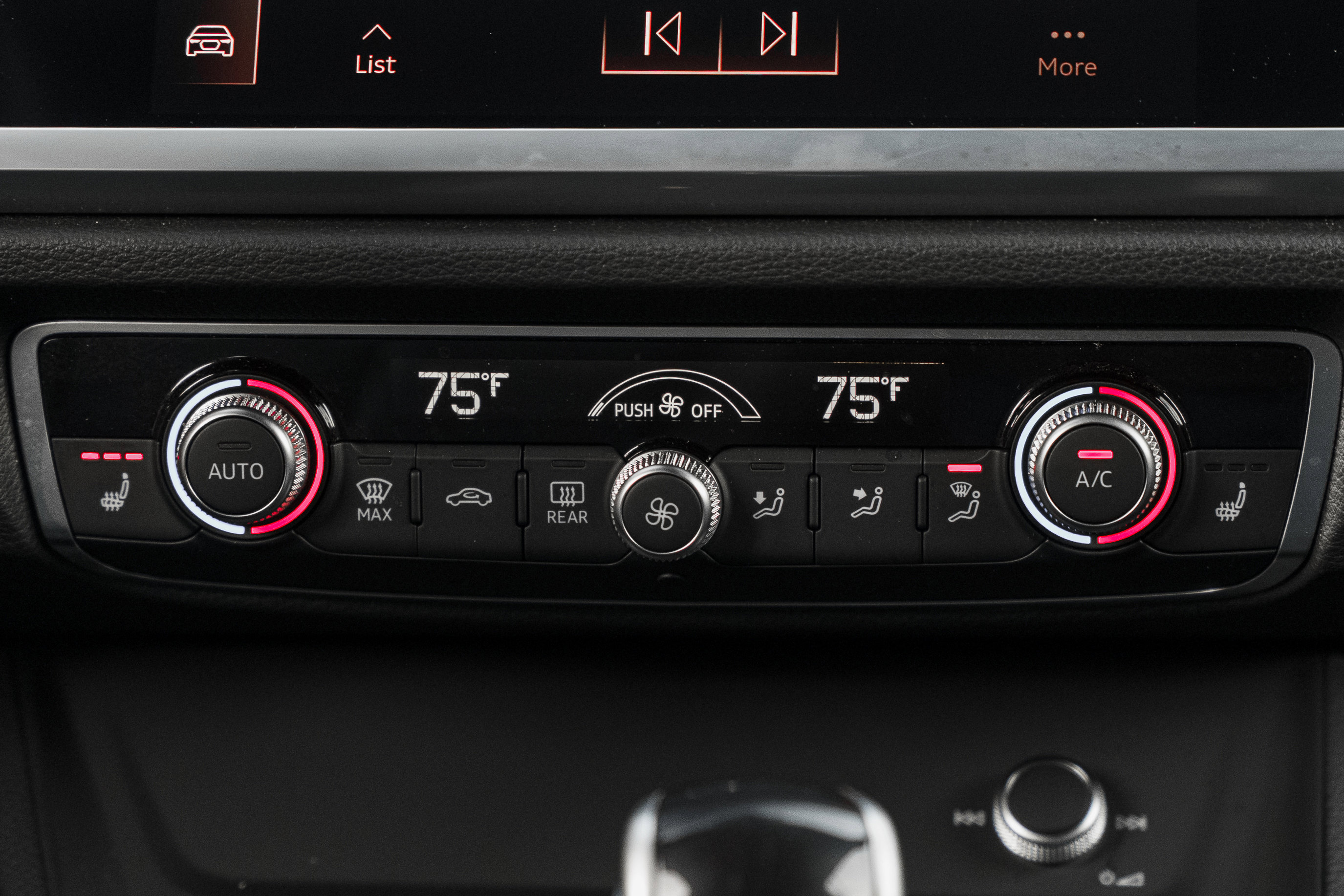 Used 2022 Audi Q3 2.0T Premium w/ Black Optic Sport Package image 12