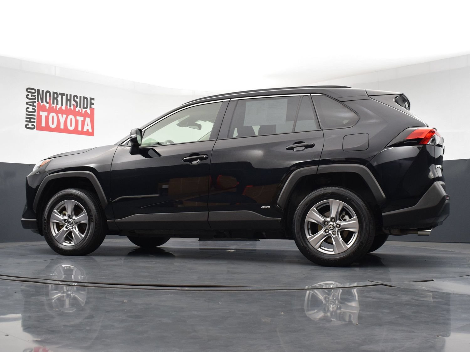 Used 2025 Toyota RAV4 LE AWD/4WD image 25