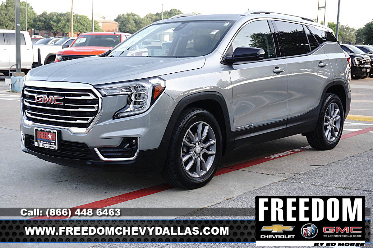 Certified 2024 GMC Terrain SLT image 3