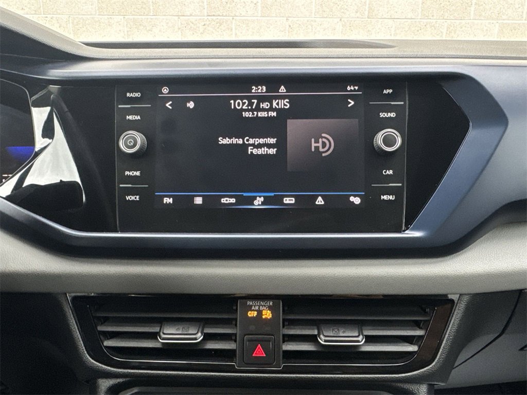 Used 2022 Volkswagen Taos SE w/ Panoramic Sunroof Package image 12