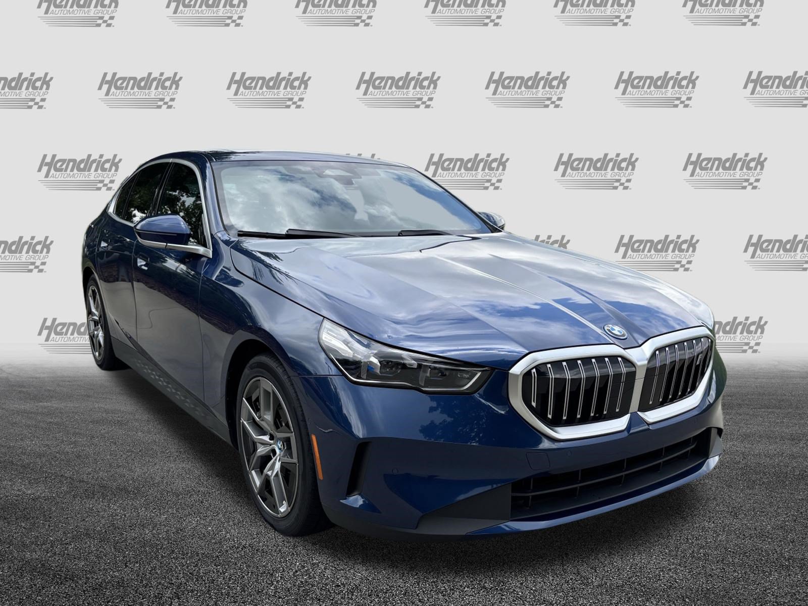 Used 2024 BMW i5 eDrive40i w/ Convenience Package RWD image 2