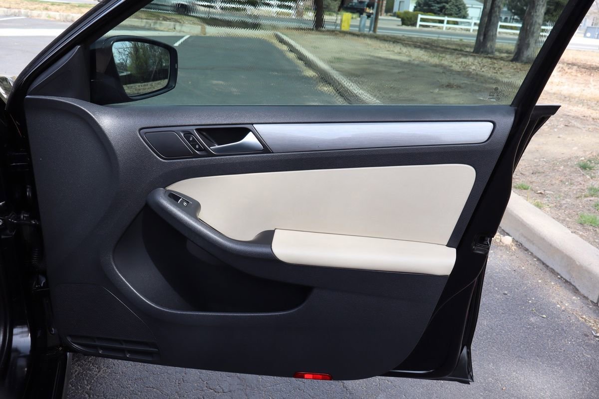 Used 2012 Volkswagen Jetta SEL FWD image 26
